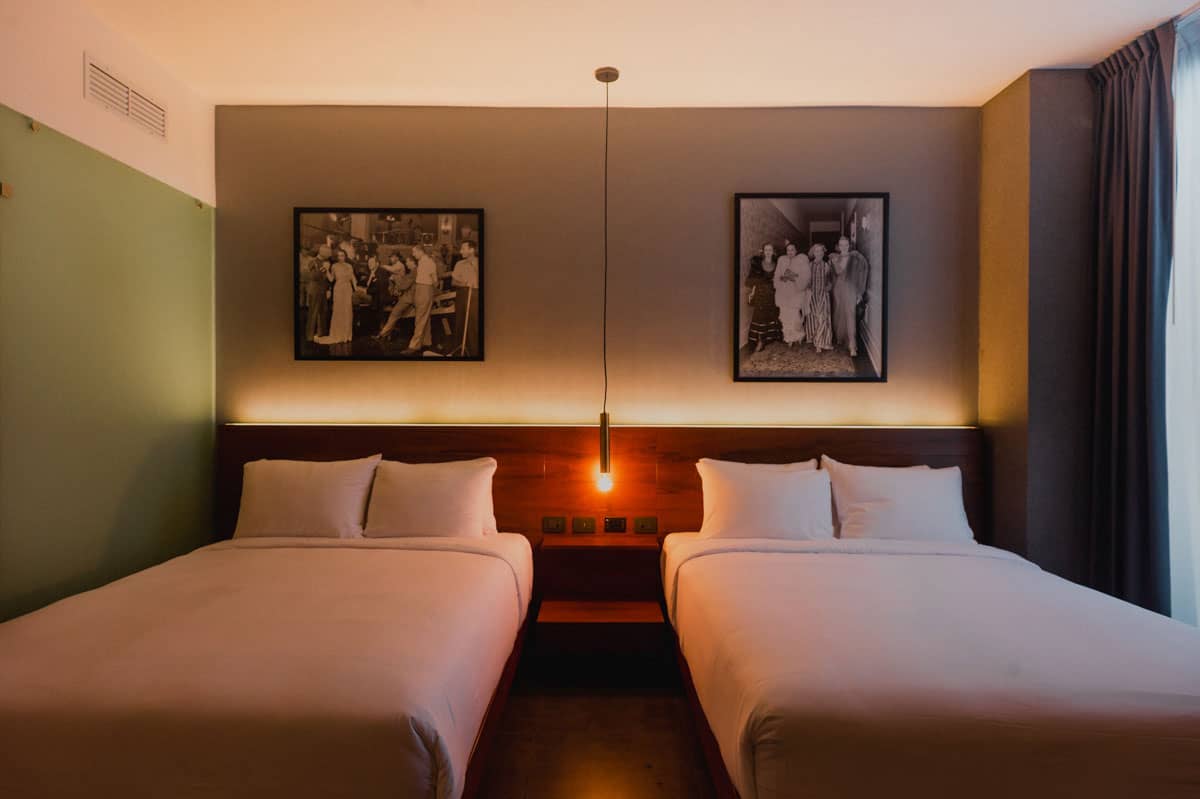 marquee-deluxe-two-queens-01